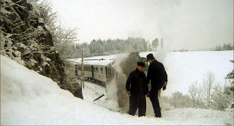Murder on the Orient Express 1974 detective movie free online game