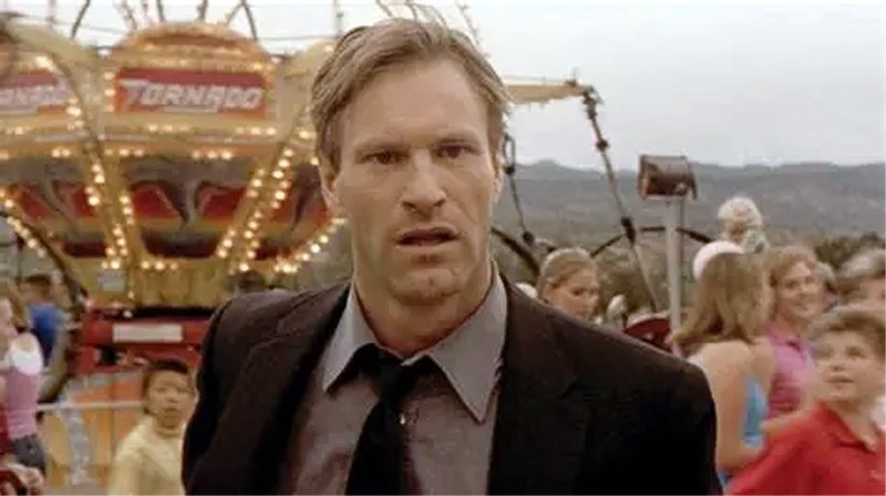Suspect Zero 2004 detective movie game about